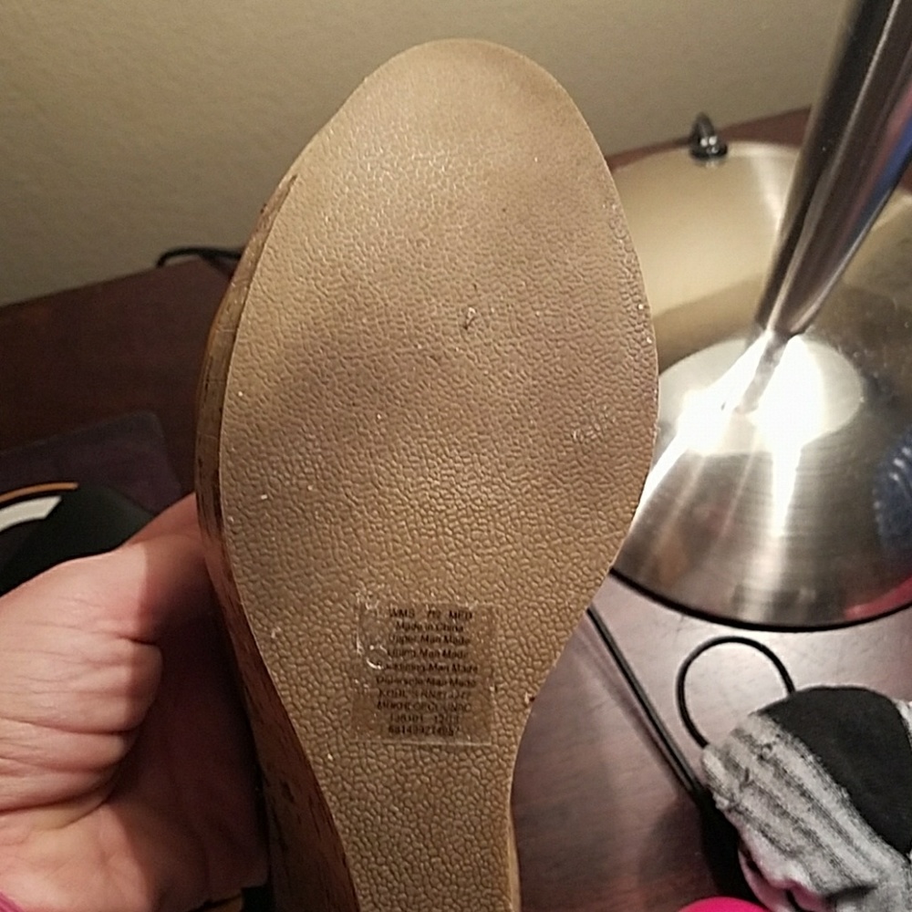 Tan sandals - Picture 2 of 2